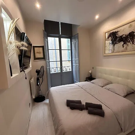 Luxury In The Heart Of Old Town Nice. Apartment